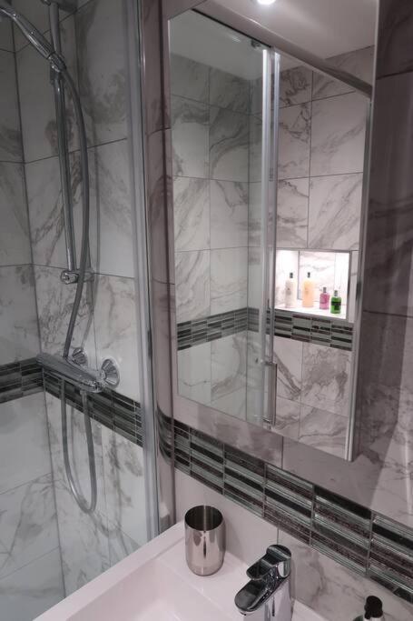 ***Spotless, Bright 1 Double Bed Apartment*** Bath Kültér fotó